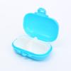 Suministro directo de fábrica caja de almacenamiento de plástico para medicamentos portátil para viajes semana Macaron cuatro mini caja de plástico para medicamentos impresión