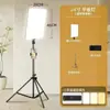 Luz de Relleno para Transmisión en Vivo de 28 pulgadas, un dispositivo especial para realzar la belleza para celebridades de internet y streamers, ideal para selfies y grabación de video en interiores.