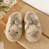 Pantuflas de algodón de alta calidad, elegantes, con diseño de cerdo y moño, para mujer, colección otoño/invierno 2026, cálidas y cómodas para usar en interiores, diseño fácil de poner