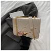 2025 Nova Moda Cor Sólida Rebite Decorativo Trava Fivela Bordado Linha Casual Corrente Crossbody Ombro Pequena Bolsa Quadrada para Mulheres