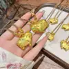 Colgante de Caballo Gordito Estilo Antiguo Tangcai Dundunma en Color Dorado, Cadena para Suéter "Riqueza Instantánea", Collar Largo, Accesorio para Mujer