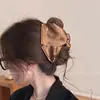 Presilha de Garra em Concha de Tecido Simples Versátil Francesa Nova para Mulheres com Senso de Alto Padrão Presilha de Tubarão para Parte de Trás da Cabeça Acessórios de Cabelo Elegantes