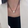 Collar con colgante de amor tridimensional de alta calidad, estilo rojo INS Net de Corea del Sur, cadena de clavícula con forma de corazón de melocotón y cuerda negra retráctil para mujer.