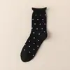 Meias de Outono e Inverno com Borda Enrolada e Bolinhas Ins Tendência Coreana Meias Creme de Cano Médio Absorventes de Suor Respiráveis Meias de Fio de Terry Meias de Algodão