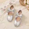 Zapatos de cuero ligeros y cómodos para niña para usar con vestido de fiesta de cumpleaños, zapatos planos brillantes con velcro y lazo