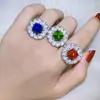 Venta al por mayor de joyas, anillo de imitación de color europeo y americano, estilo retro, anillo de diamantes brillantes para mujer.