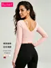 Nuevo estilo de top de yoga de manga larga antibacteriano con sensación de segunda piel, falso dos piezas con doble tirante, espalda abierta, copas fijas, ropa de fitness de cintura alta para mujer