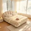 Cama puff moderna minimalista estilo crema tapizada suave para dormitorio principal, doble de 1.8 m, tipo francés, lujo ligero, para espacios pequeños, con tapicería de tela