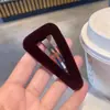 Grampo de Cabelo Triângulo Simples de Veludo para Outono e Inverno para Mulheres, Presilha Vintage para Franja da Testa, Pequeno Acessório de Cabelo Elegante