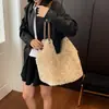 Bolsa de Peluche de Gran Capacidad para Mujer 2026 Nueva Bolsa de Piel de Invierno Bolso de Hombro Versátil de Moda Bolso Tote Grande para el Trabajo