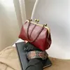 Bolso Pequeño Retro para Mujer Otoño e Invierno 2025 Nueva Moda Cadena Hombro Axila Concha Textura Nicho Bolso Cruzado