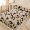 Funda de edredón de leche con estampado de leopardo Clase A Pieza única Invierno Engrosada Cálida Protector de colchón Cobertura total Más polar Cubierta de cama transfronteriza