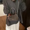 Bolso Cubo de Cadena al Hombro de Moda y Exquisito para Mujer, Nuevo Diseño de Nicho Invierno 2025 Bolso Elegante de Hombro Único Cruzado