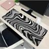 Mouse Pad com Padrão Abstrato Grande para Jogos, Resistente a Manchas, Tapete de Mesa Antiderrapante para Escritório e Dormitório, Mouse Pad de Tecido com Borda Reforçada