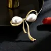 Broche de Lazo de Perlas Semihueso Estilo Coreano Sencillo Versátil para el Trabajo Corsage Antirreflejos de Atmósfera Avanzada