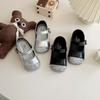 Zapatos pequeños de cuero para niñas, primavera 2025, nuevos zapatos de princesa con lentejuelas coreanas estilo Chanel para niños, zapatos de bebé con suela suave