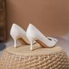 Zapatos de tacón alto talla grande 9833-5 para mujer punta fina 2024 nuevo temperamento blanco zapatos de primavera otoño verano tacón fino no cansan los pies