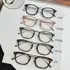 Armazón de lentes de titanio puro estilo diseñador, moda callejera, simple y estiliza el rostro, sensación popular en línea, armazón de lentes de titanio puro