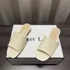 Chanclas de Cuña con Plataforma de Cuero Suave Estilo Coreano para Mujer, para Uso en Exteriores, Novedad Verano 2026, Combinan Bien con Faldas, Tacón Bajo, Punta Abierta, Chanclas de una Sola Tira