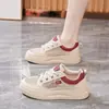 Zapatos casuales para estudiantes de verano 2024, nuevos zapatos blancos de estilo coreano de moda, zapatillas transpirables de malla para mujer
