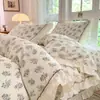 Conjunto de três peças de colcha de renda de algodão floral pequeno retrô francês, lavagem na areia em alta temperatura, acolchoado, acolchoado, lençol acolchoado, capa de edredom, atacado