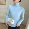 Nova blusa de base de malha de cashmere para outono e inverno, moderna e versátil para o trabalho, macia e confortável, cor sólida, gola alta sobreposta, corte solto para mulheres