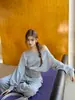 Traje coreano para mujer Otoño e Invierno Tops de manga larga holgados en la cintura Hombros descubiertos Hombro inclinado Sudaderas Pantalones casuales de pierna ancha