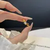 Anillo de Lujo Ligero, Gama Alta, Personalizado, Ultradelgado Incrustado de Diamantes para Mujer, Diseño Irregular de Cielo Estrellado, Diamante Cuadrado Súper Brillante, Anillo de Cola con un Solo Diamante