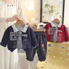 Conjunto de Ropa de Otoño para Niños 2026 Nuevo Moderno Ropa Infantil con Corbata de Letras de Manga Larga Conjunto de Dos Piezas Ropa Moderna para Bebés de Primavera y Otoño