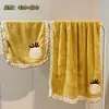 Toalla Facial Linda, Set de Tres Piezas de Toalla de Baño para Dormitorio de Estudiantes, Modelo Nuevo 2026, Coral Fleece Sin Algodón, Absorbente para Bañarse
