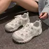 Leve e confortável~malha de couro macio respirável sapatos de pai para mulheres, 2026 primavera e outono novos tênis de caminhada outdoor com sola grossa