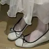 Primeiro Encontro: Sapatos de Ballet Franceses Aumentadores de Altura para Mulheres Baixinhas da Nova Temporada 2026, Bico Redondo Shallow- com Laço Inspirado na Chanel