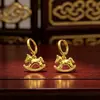 Pendientes frescos y dulces, pequeños, delicados y únicos para mujer, perfectos para el uso diario, con un diseño de nicho y elegante, versátiles y chic, y disponibles para venta al por mayor