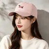 Gorra de béisbol bordada con un lindo cachorro de dibujos animados para mujer, versátil, adelgazante, visera ancha, circunferencia de cabeza grande, copa suave