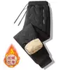 Pantalones térmicos gruesos para hombre, de corte holgado y forro polar para actividades al aire libre, con forro de lana de cordero para abrigar y resistir el frío, adecuados para hombres jóvenes y uso casual.