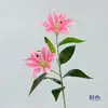 Flores Artificiais São um Item Transfronteiriço de Venda Quente: Lírio de Seda com 3 Flores em Haste Única para Decoração de Hotéis e Restaurantes, e para Criar Ambiente em Shoppings