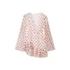 Atacado de roupas femininas transfronteiriças 2026 novo estilo de feriado vestido curto estampado com babados, decote V irregular e mangas compridas
