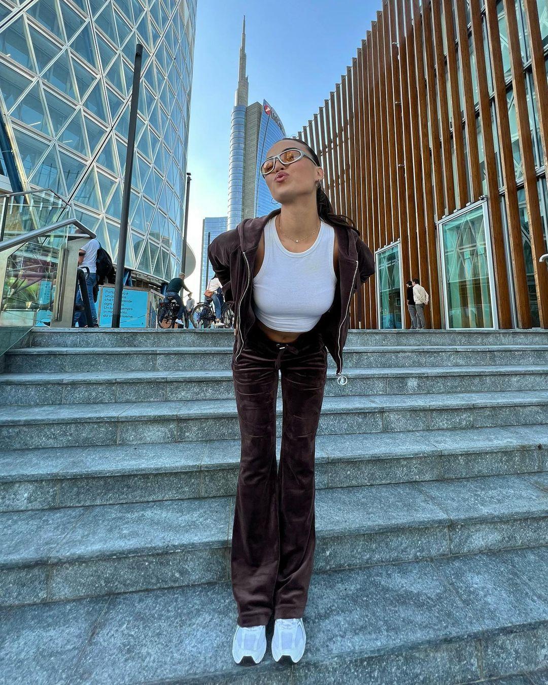 310786920_402938375378380_6647