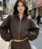 Otoño 2026 Nueva Chaqueta Corta Casual Versátil Adelgazante de Estilo Coreano Suelta con Cuello Alto para Mujer, Top de Diseño Único de Moda