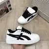 Zapatos de hombre estilo pareja 2026, suela gruesa, que aumentan la altura, mocasines de moda estilo chino, perfectos para fotografía callejera, versátiles zapatos de skate