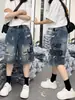 Shorts de mezclilla rotos con graffiti para mujer, estilo fino de verano, nuevos pantalones de cinco puntos de estilo americano 2026, talla grande, adelgazantes para mujeres de talla grande