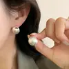 Pendientes hemisféricos geométricos cepillados para mujer, elegantes y versátiles, pendientes exquisitos con un estilo ins de lujo ligero y encanto elegante
