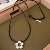 Collar de Flores de Lujo Ligero para Mujer 2024 Nuevo Estilo Collar Elegante Cadena de Lana Colgante Atmosférico de Alta Gama Lanyard Accesorios de Otoño e Invierno