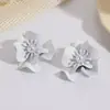 Brincos de Flor Versáteis da Moda, Brincos de Pétala Dupla com Pistilos Incrustados de Pérolas, Brincos de Tarraxa Coloridos com Pintura Spray