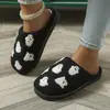 Nuevas pantuflas de algodón transfronterizas de Halloween para hombres y mujeres, pantuflas de algodón de invierno para el hogar con calavera y grito, zapatos de talla grande con cara sonriente al por mayor