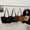 2025 Nuevo Bolso Tote Retro de Gamuza de Nicho para Mujer Bolso de Hombro de Gran Capacidad Versátil para el Trabajo Bolso de Mano con Textura