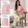 Conjunto de pijama feminino de primavera e outono, com mangas compridas, calças compridas, 100% algodão, com sutiã embutido, apresentando um design de desenho animado, gola redonda e estilo pullover, adequado para usar como roupa de casa.