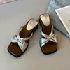 Pantuflas de verano para mujer al estilo francés para exteriores 2026 nuevas sandalias versátiles retro coreanas con lazo y suela gruesa