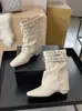 Aumento de altura interna 4cm~ Botas de cavaleiro Melard Retrô, botas curtas femininas com bico quadrado, botas de couro de perna curta com fivela de cinto, estilo jeans