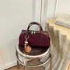 Bolso de mano para mujer estilo comercio exterior, retro, con acabado mate, perfecto para otoño, con una estética europea y americana única, que irradia un ambiente sofisticado y de alta gama, adecuado como bolso de hombro o bolso cruzado.